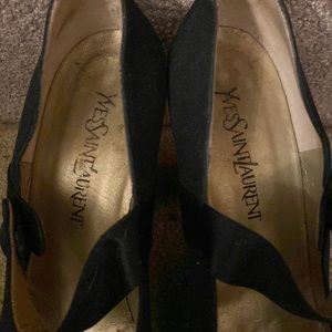 YVES SAINT LAURENT(VINTAGE)-BEAUTIFUL THICK HEEL POIE DE SOIE CROSS STRAP SHOES